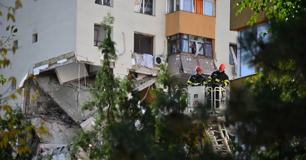 Demolarea controlată a etajelor superioare la blocul afectat de explozia din Rahova