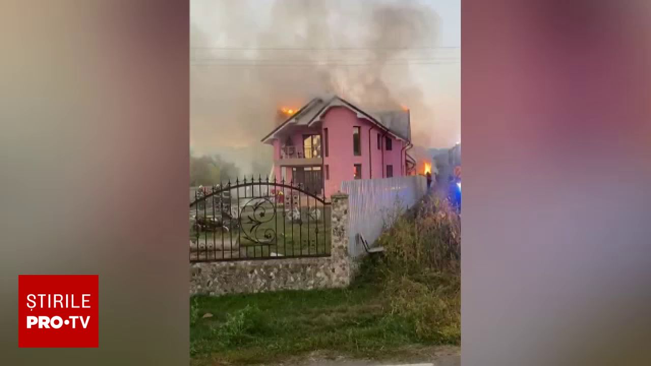 Incendiu devastator în Bacău: O familie a pierdut locuința și anexele în mai puțin de 10 minute
