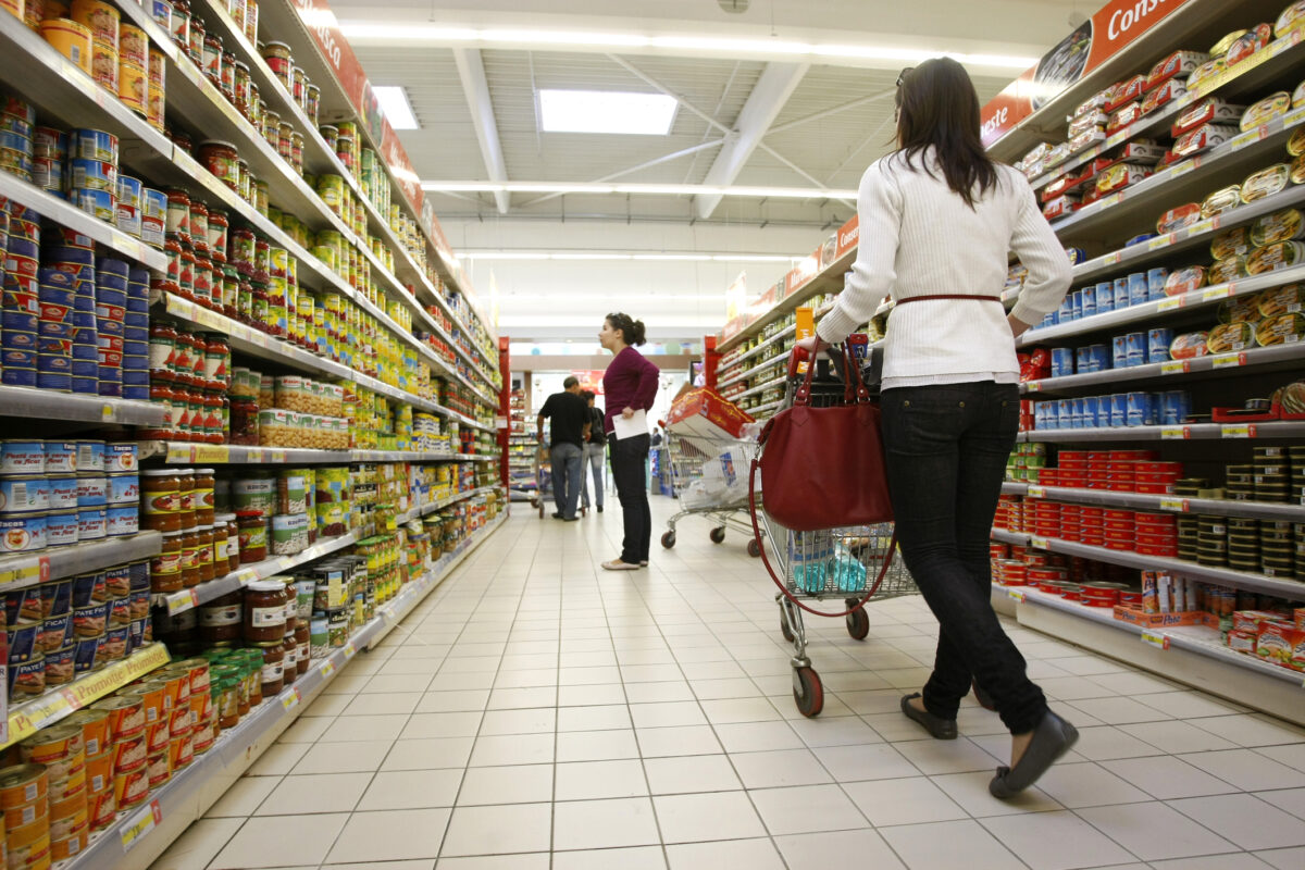 Consumul în România scade constant: comerțul cu amănuntul a înregistrat pierderi de 5,1% în primele opt luni
