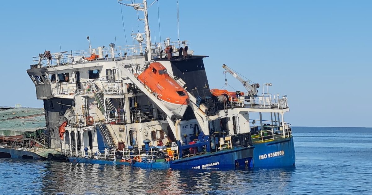 Au fost reluate căutările pentru marinarul dispărut după atacul asupra navei comerciale în Marea Neagră