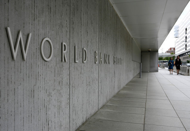 Banca Mondială estimează o scădere de 0,5% a economiei României în 2026