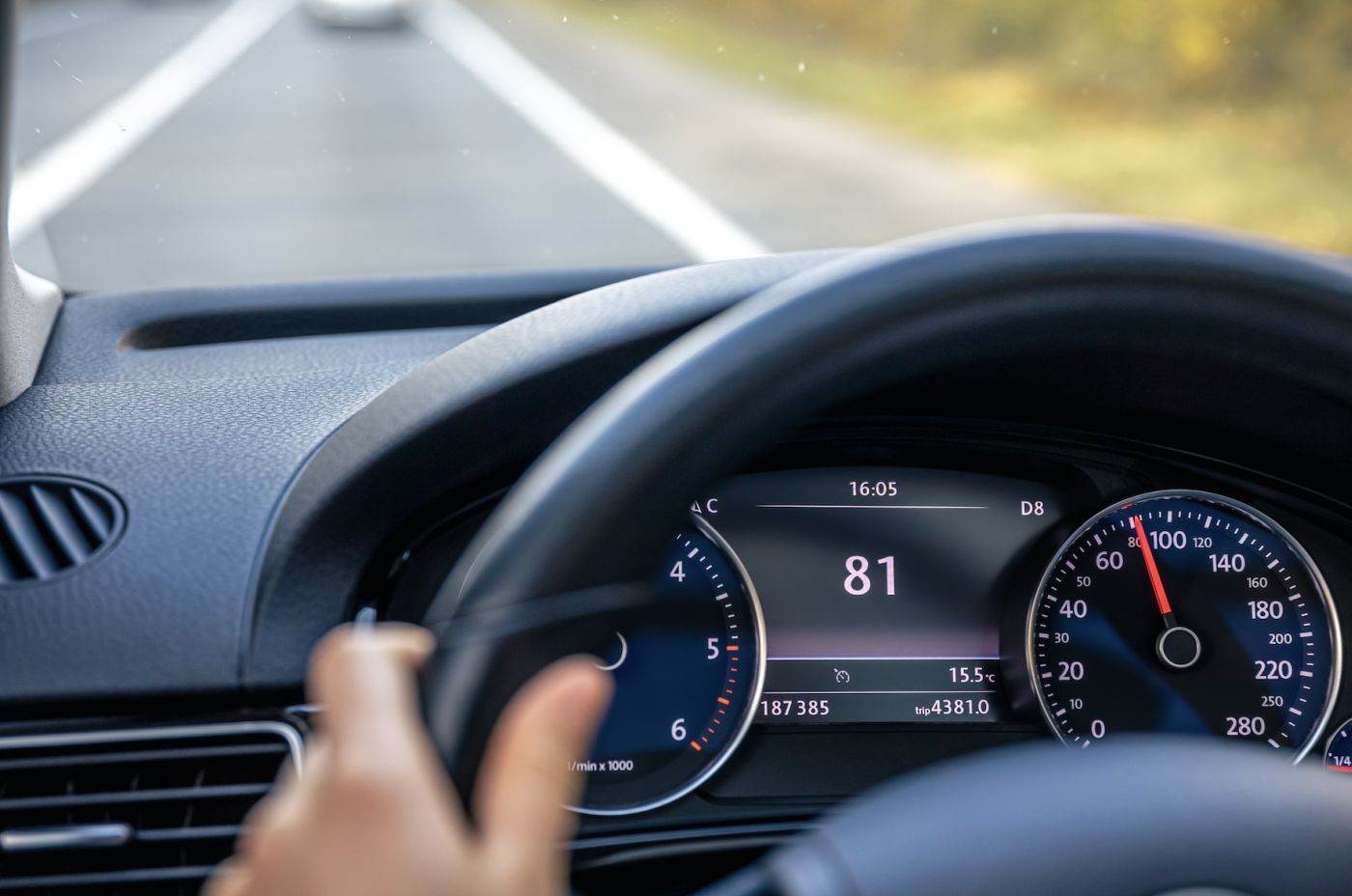 Frauda kilometrajului pe piața auto: mașinile avariate sunt de 1,5 ori mai susceptibile la modificări
