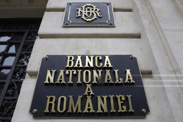 Cursul euro a atins un nou nivel record în raport cu leul: 5,3527 lei