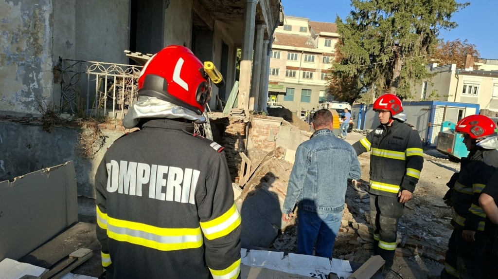 Accident mortal la Tecuci: un muncitor a murit strivit de un zid în timpul lucrărilor de consolidare