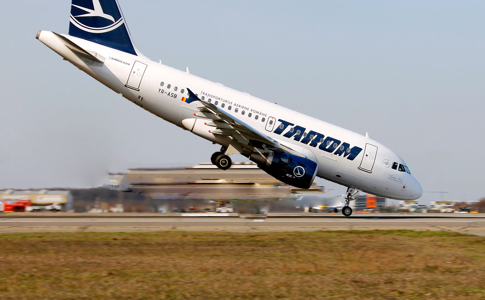 TAROM anunță dificultăți în rezervarea biletelor pentru zborurile internaționale