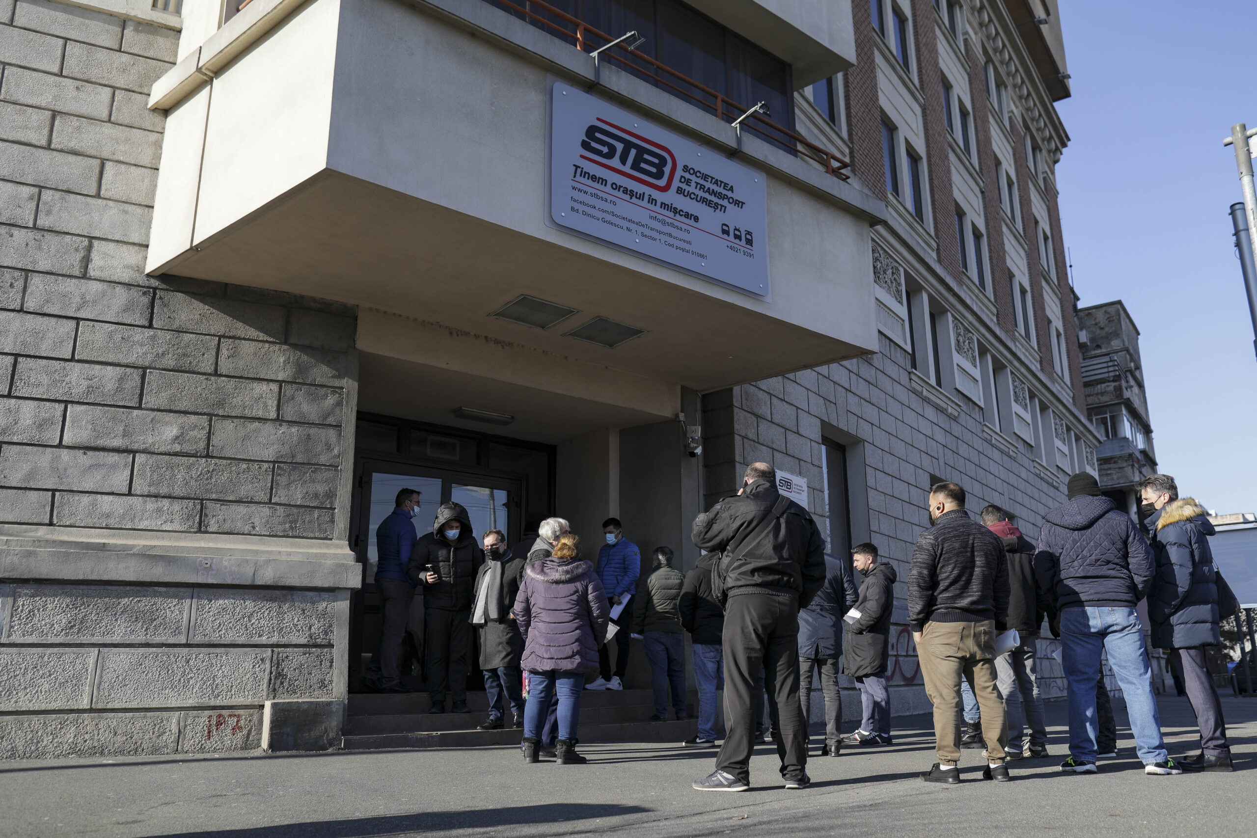 STB se confruntă cu concedieri masive, în timp ce directorul general va avea un salariu de 6.600 de euro