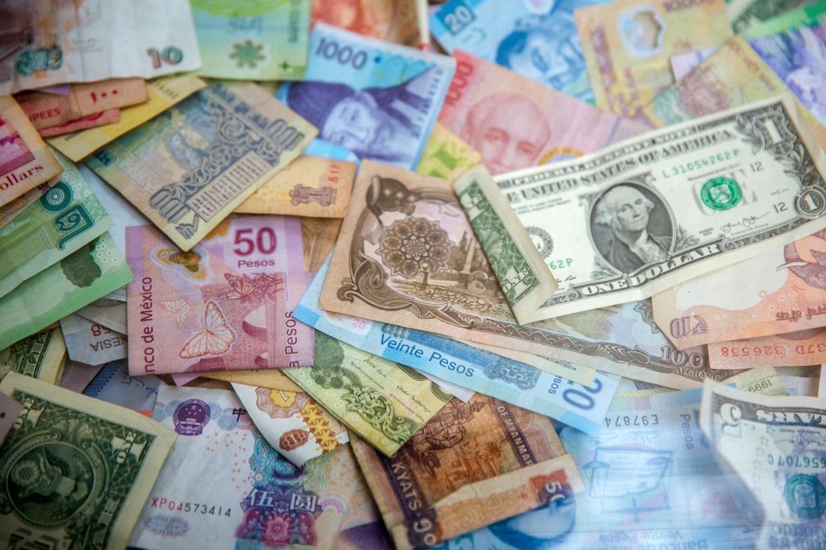 Cursul BNR pentru marți, 6 octombrie: euro a crescut la 5,3527 lei, francul elvețian rămâne cea mai scumpă monedă