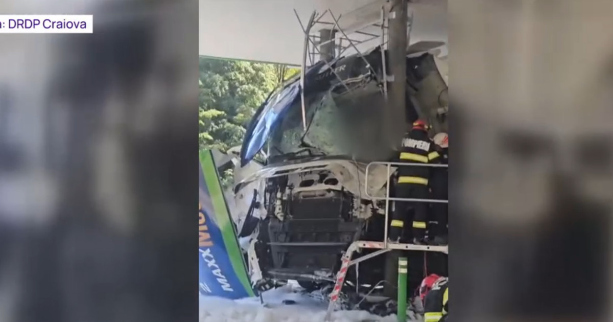 Accident grav pe Valea Oltului: un TIR a distrus o benzinărie, șoferul fiind sub influența alcoolului