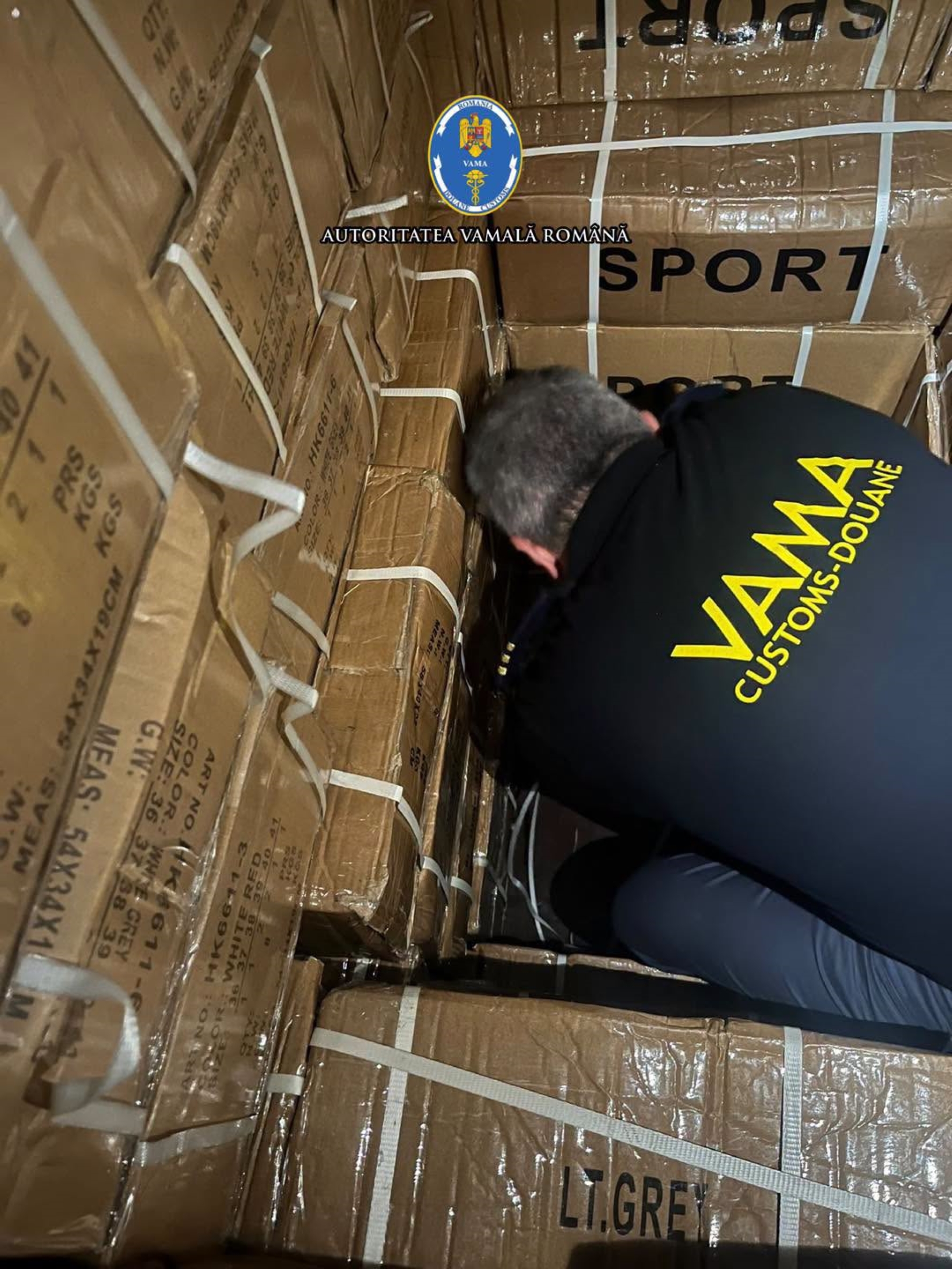 Captură de un milion de euro la Isaccea: vameșii au reținut un transport de încălțăminte suspectă