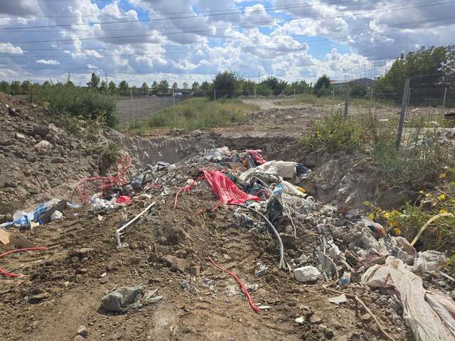 Amendă de peste 200.000 de lei pentru o firmă care a îngropat deșeuri de construcții în București