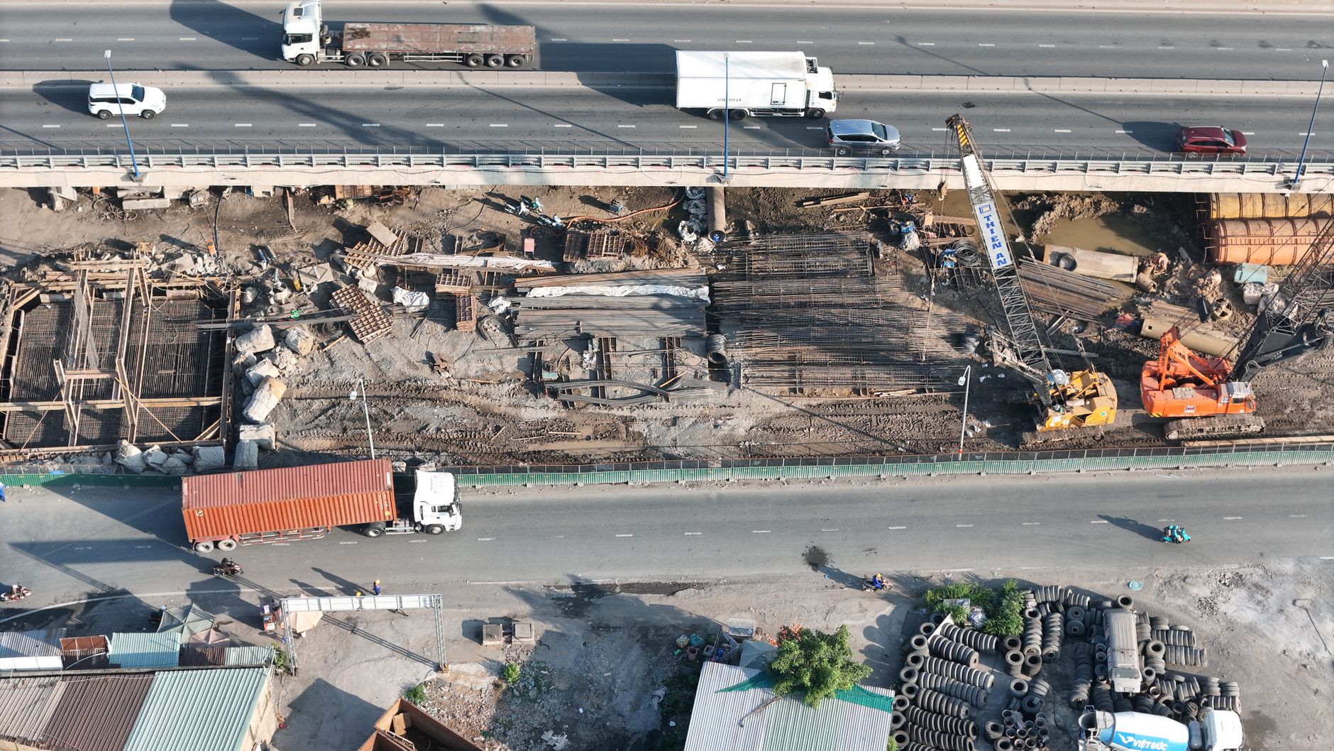 Lucrări pe autostrada Sibiu – Pitești: Asocierea Mapa – Cengiz a început construcția pasajului peste DN7
