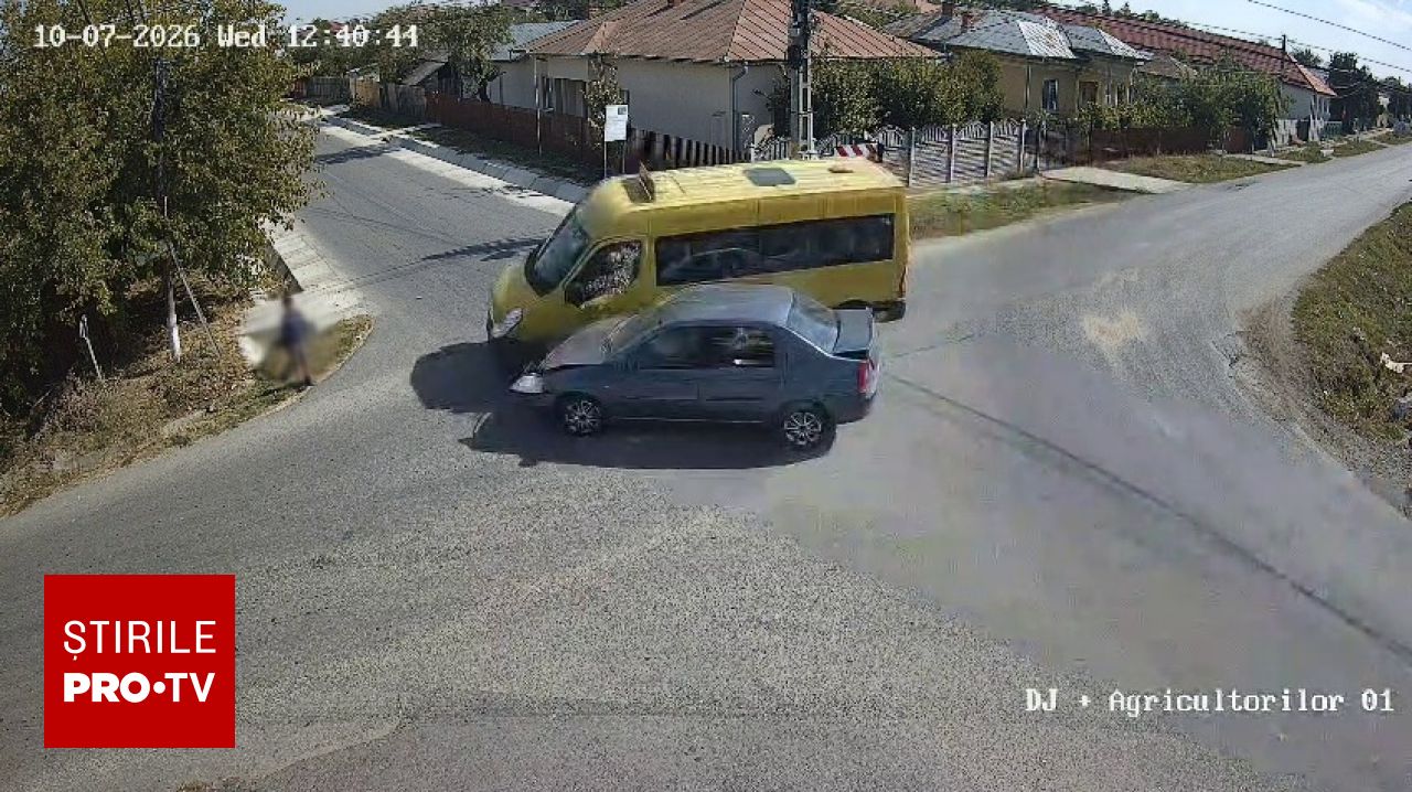 Accident pe D.J. 411 în Giurgiu: Un copil a fost lovit de un microbuz școlar după ce un autoturism nu a acordat prioritate