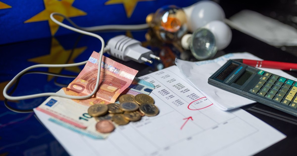 Scumpirea energiei electrice în această iarnă: experții estimează creșteri de până la 50 de bani pe kWh