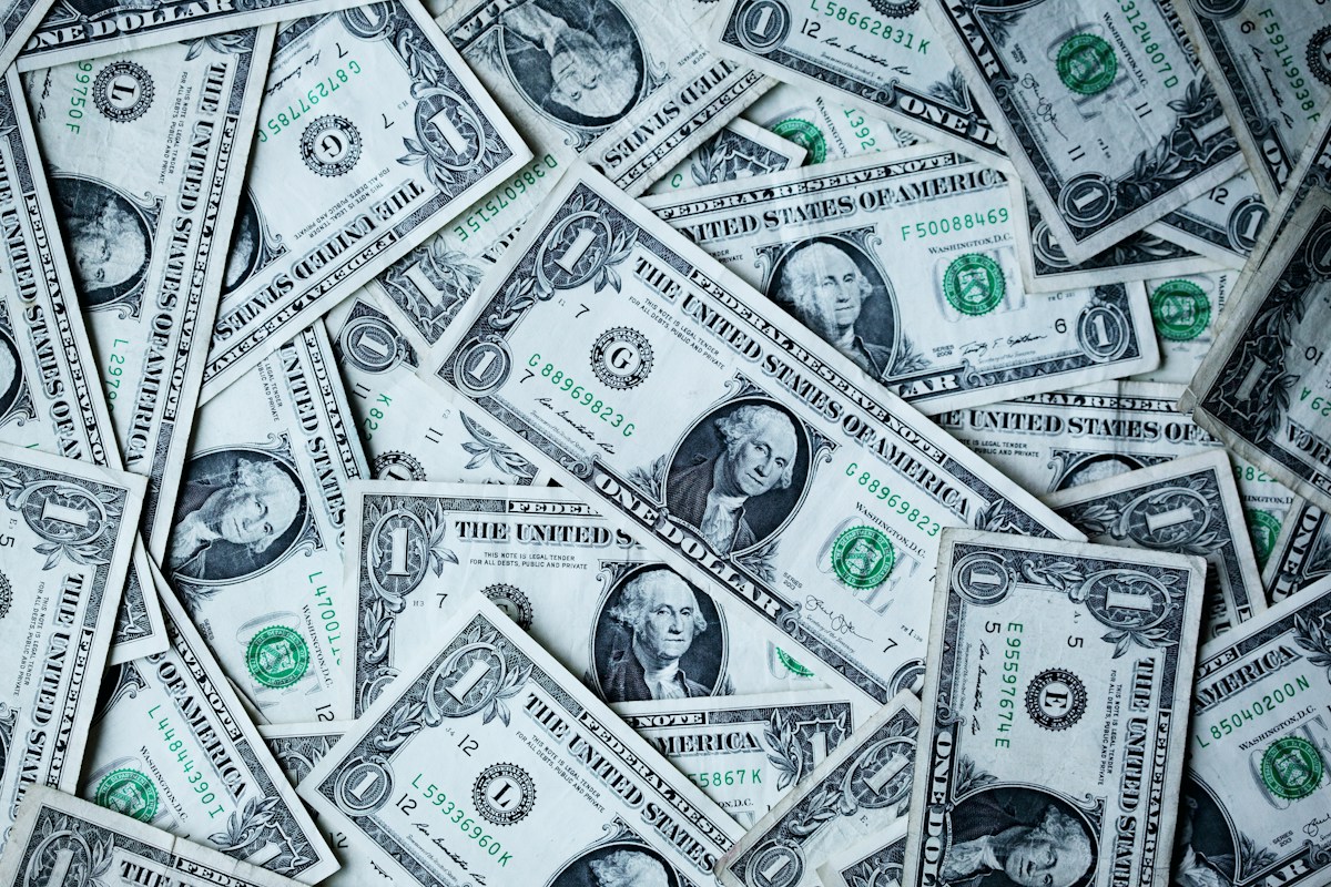 Cursul valutar BNR pentru miercuri: euro scade ușor, francul elvețian rămâne cea mai scumpă monedă
