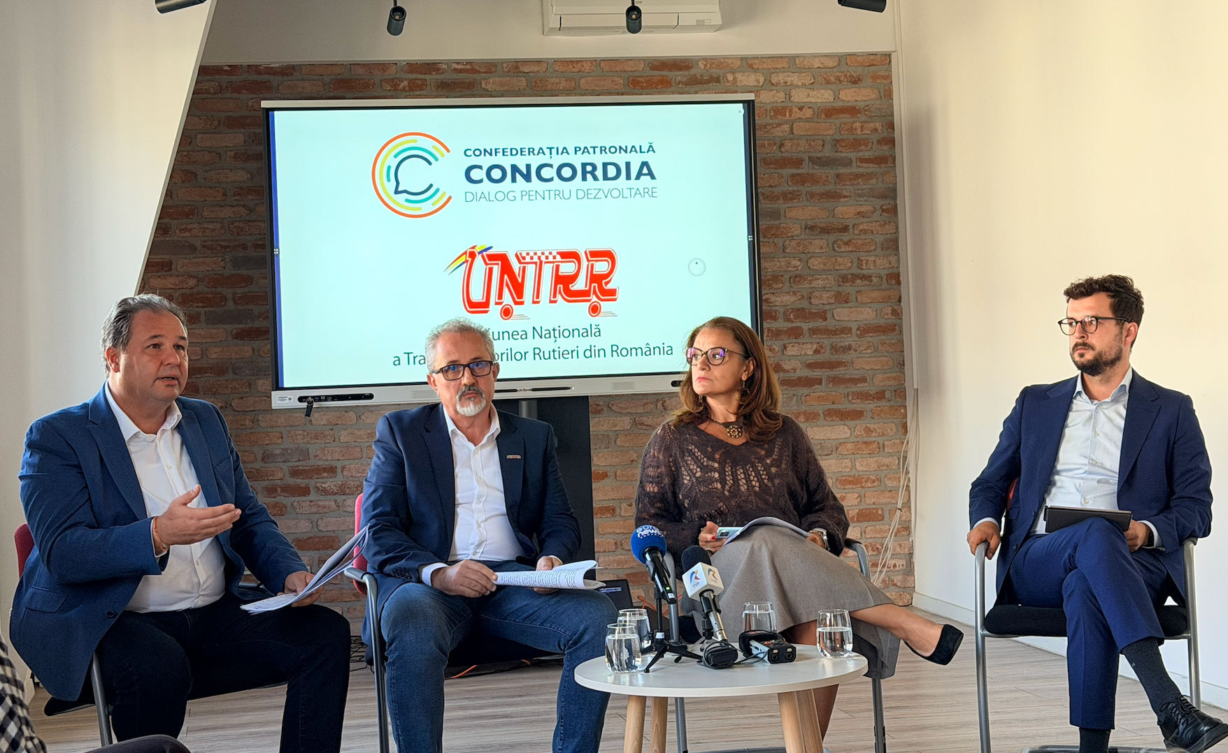 UNTRR solicită suspendarea amenzilor pentru transportatori din cauza problemelor cu sistemul TollRo