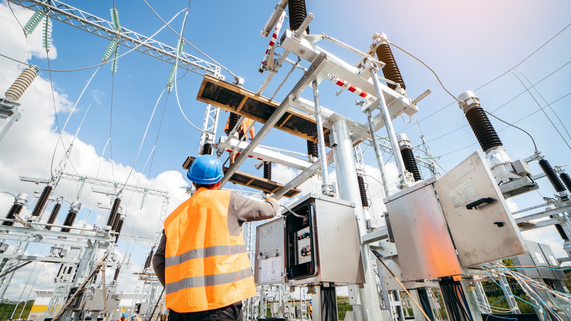 ANRE introduce sistem de clasificare pe culori pentru furnizorii de energie, bazat pe gestionarea reclamațiilor