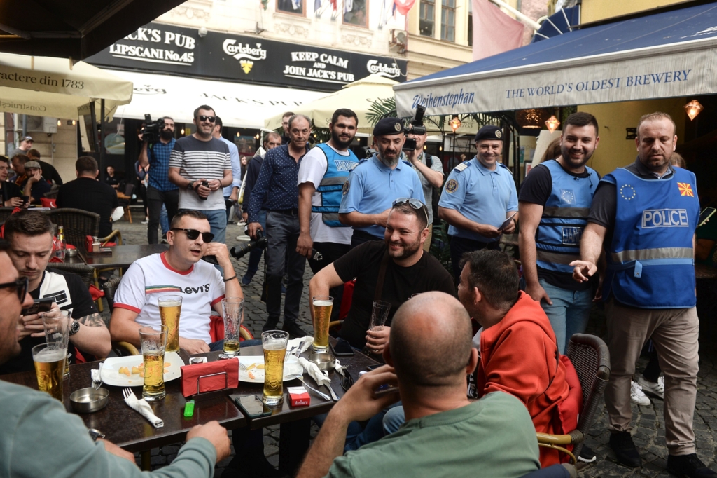 Turiști străini înșelați cu 156.000 de lei într-un club din Centrul Vechi al Bucureștiului