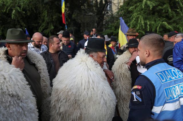 Fermierii amenință cu blocajele în Valea Oltului și Comarnic dacă nu primesc răspuns de la Guvern