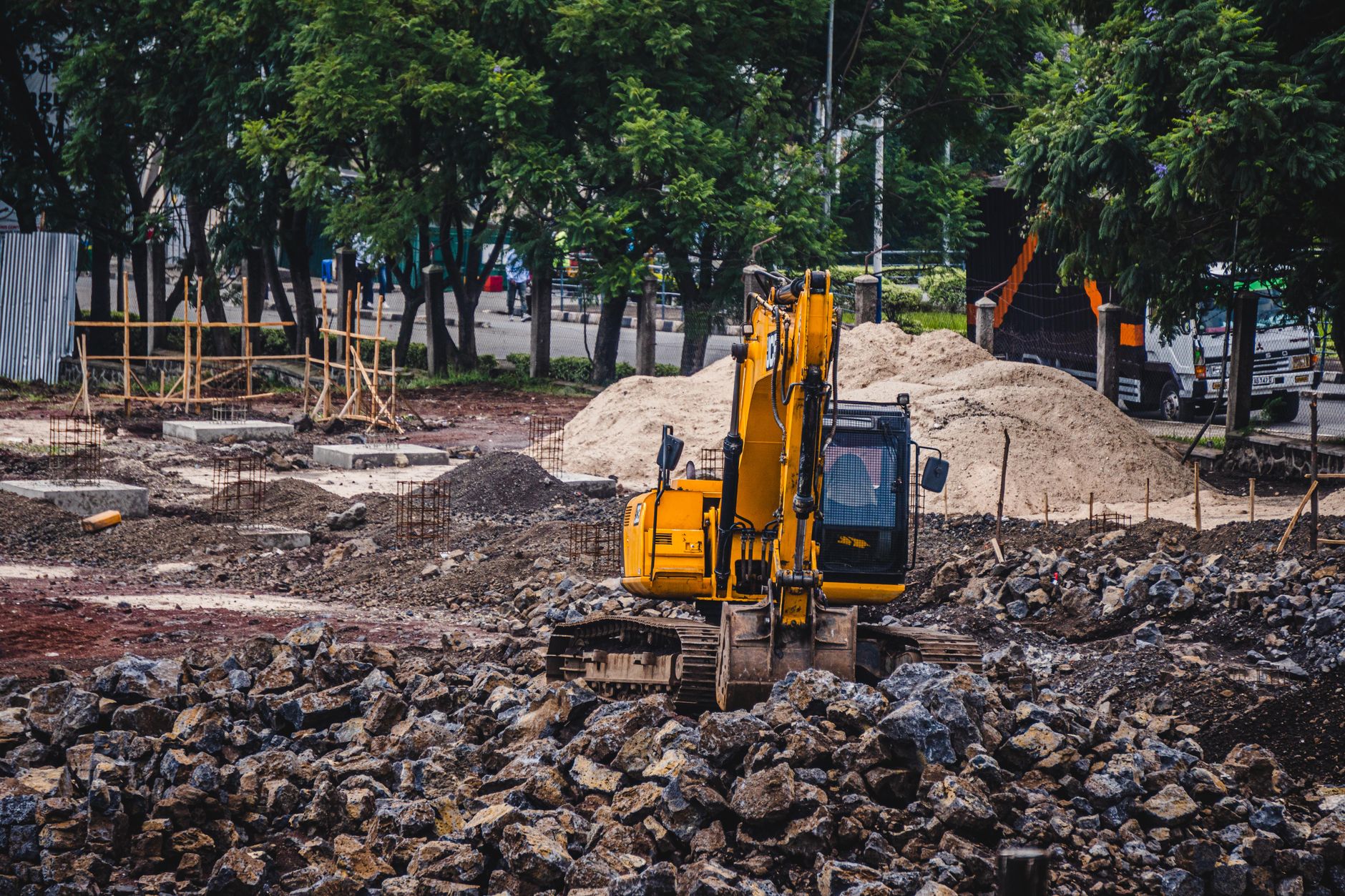 Construcțiile au susținut aproape toată creșterea economică a României în 2025, avertizează analistii