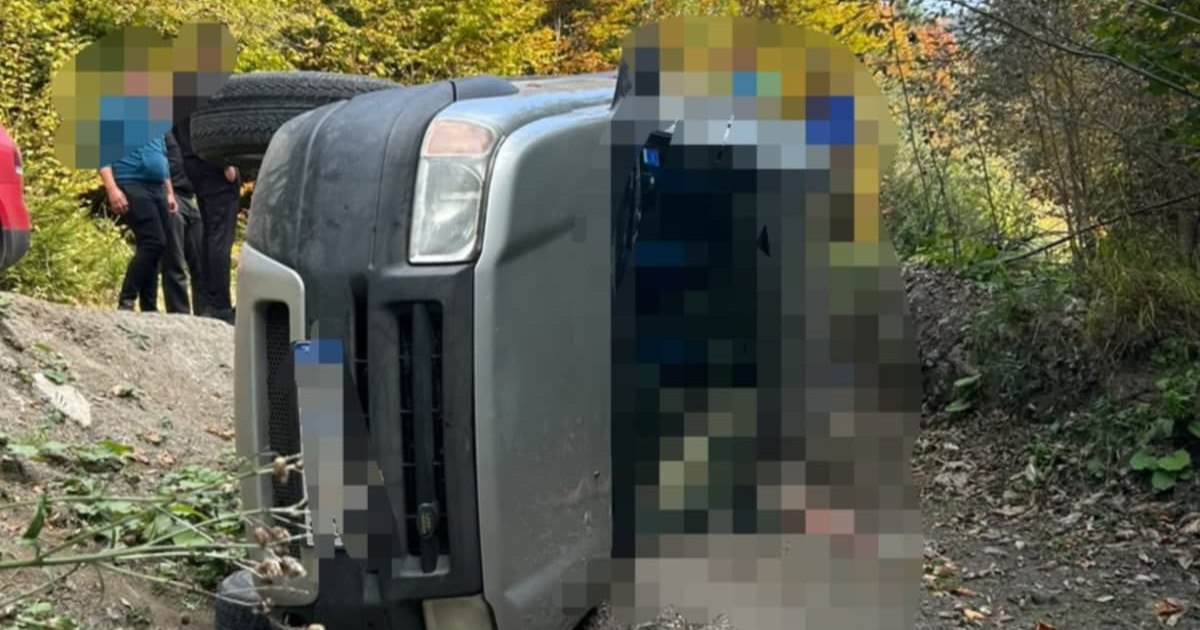 Tragedie pe Valea Doftanei: Un bărbat și o femeie au fost găsiți morți într-o mașină răsturnată