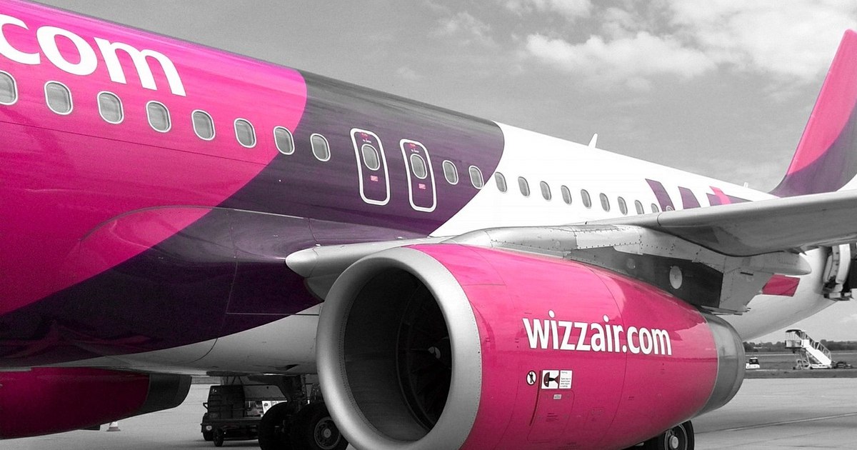 Un avion Wizz Air a efectuat o aterizare de urgență la Otopeni după impactul cu un stol de păsări