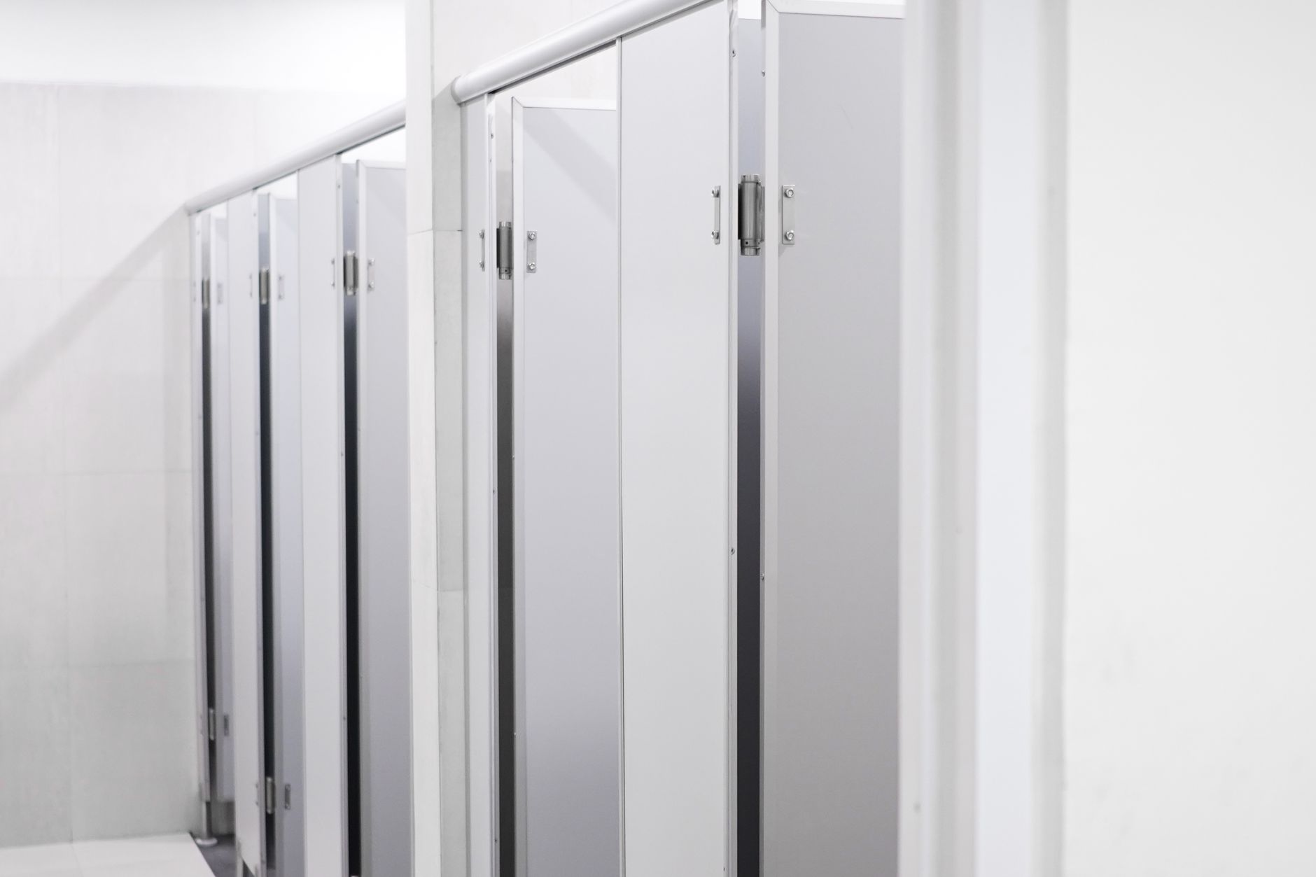 Guvernul alocă peste 7,8 milioane de lei pentru modernizarea grupurilor sanitare în 97 de școli