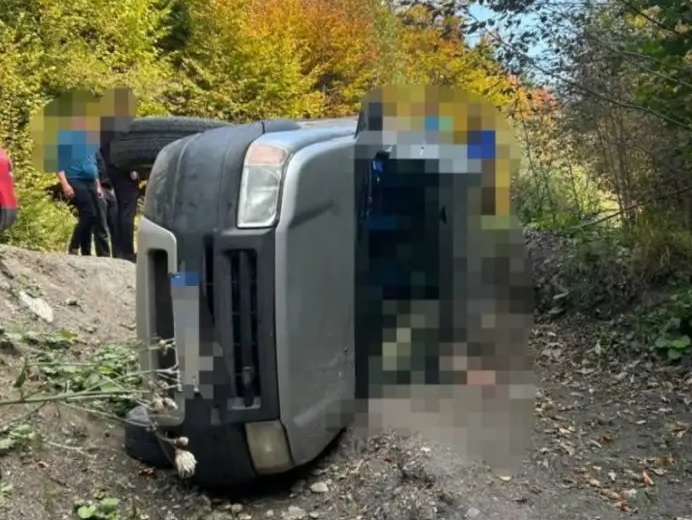 Tragedie în Săcele: Doi pensionari găsiți morți într-un accident pe un drum forestier