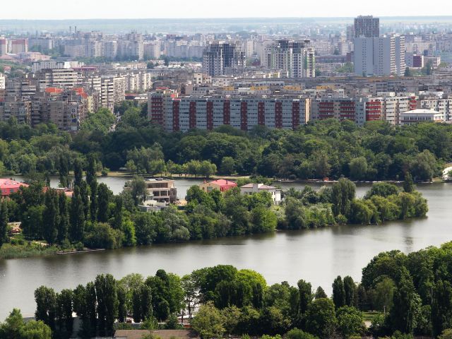 Penthouse de lux pe malul Lacului Floreasca este scos la vânzare pentru aproape 2 milioane de euro