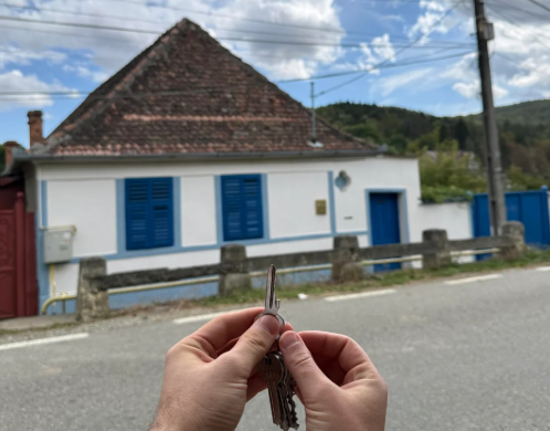 Un cuplu din România a cumpărat prima casă după o singură vizionare. Detalii despre preț și locație