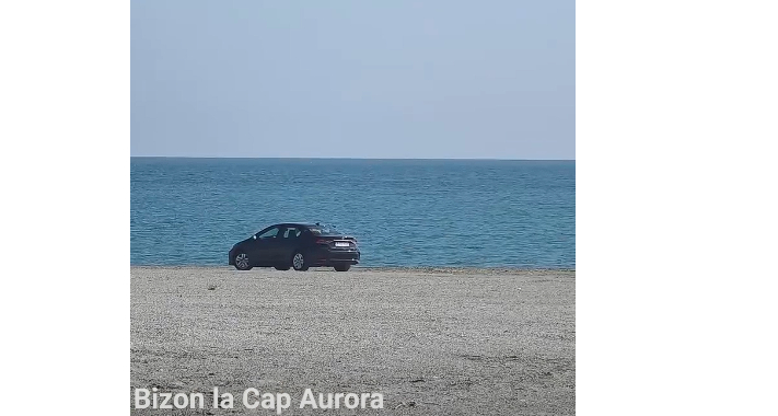 Un șofer din București a intrat cu mașina pe plaja din stațiunea Cap Aurora