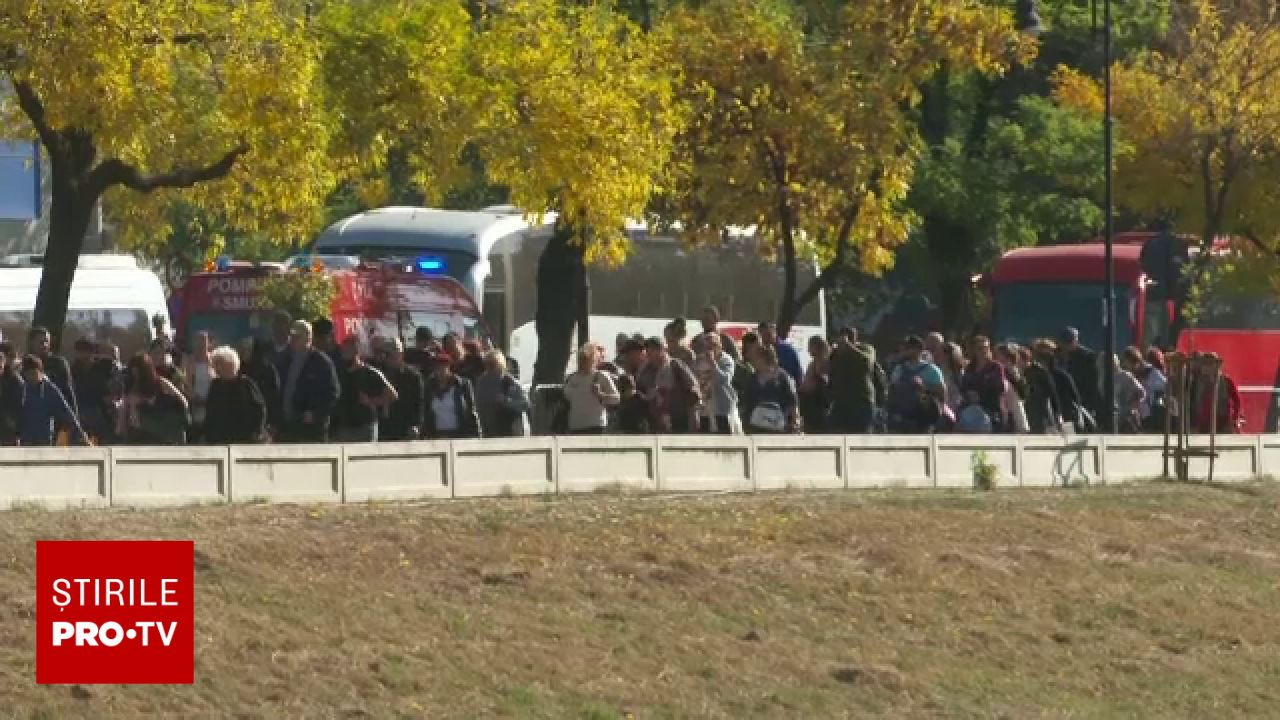 Așteptări de 16 ore la Iași pentru moaștele Sfintei Parascheva. Un bărbat a fost amendat