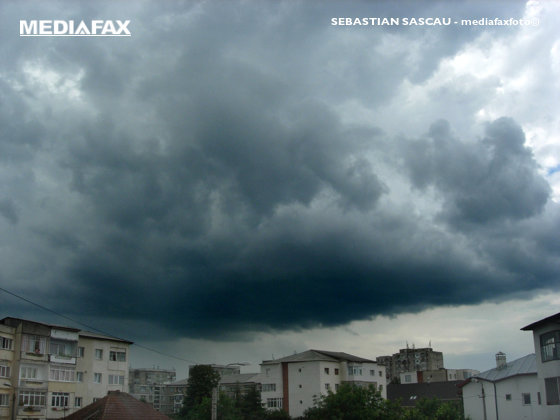 Cod galben de ploi în București: se anunță precipitații abundente și scăderi de temperaturi