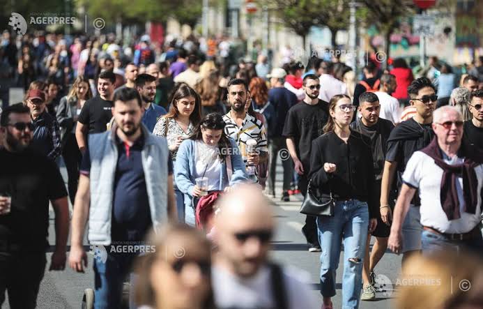 Populația României scade într-un ritm alarmant, sporul natural rămâne negativ în luna august