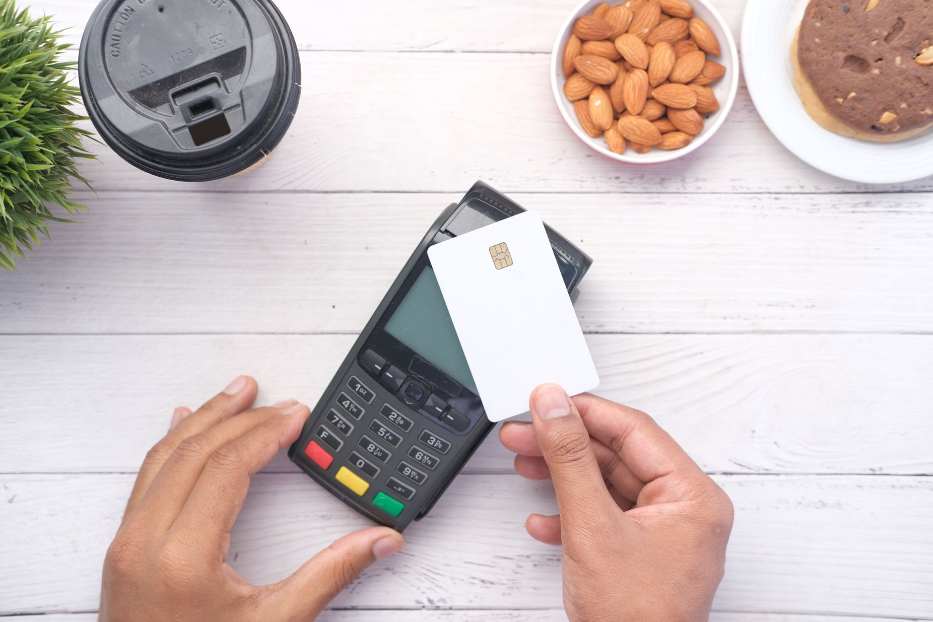 Mastercard introduce plățile cu cardul fără internet în România începând cu anul 2027