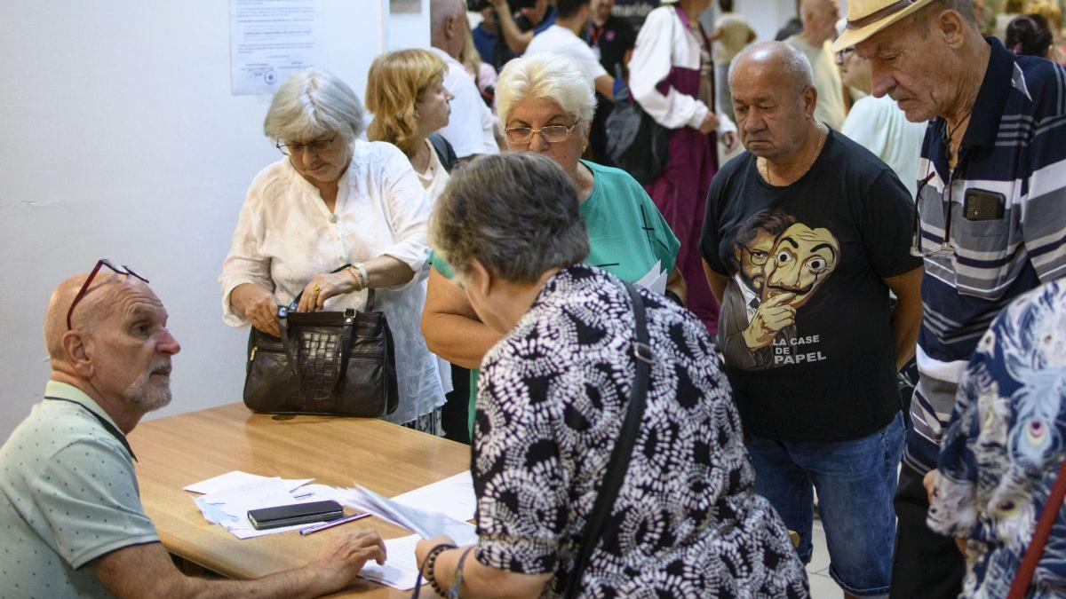 Ce opțiuni au românii care nu au 15 ani de cotizare la pensie. Cum se poate completa vechimea