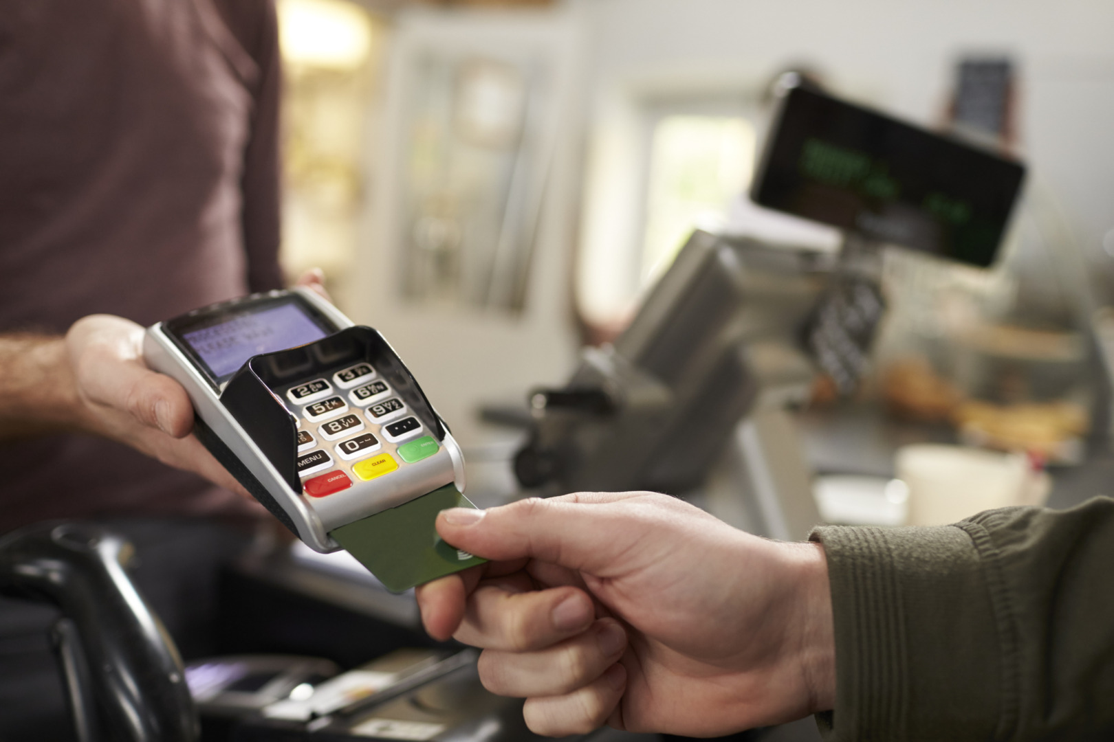 Cardurile Mastercard vor permite plăți offline din 2027: ce se schimbă pentru consumatori
