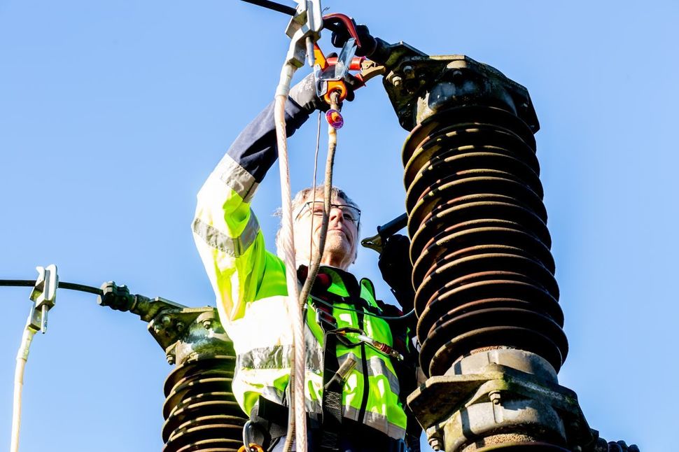 ANRE schimbă regulile pentru reclamațiile la energie și gaze: sesizările cu injurii vor fi respinse