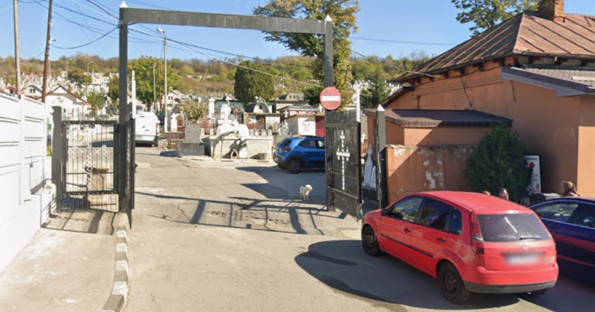 Nou dosar penal la cimitirul Strehareți din Slatina: saci cu oseminte și un sicriu găsite în spatele unui zid