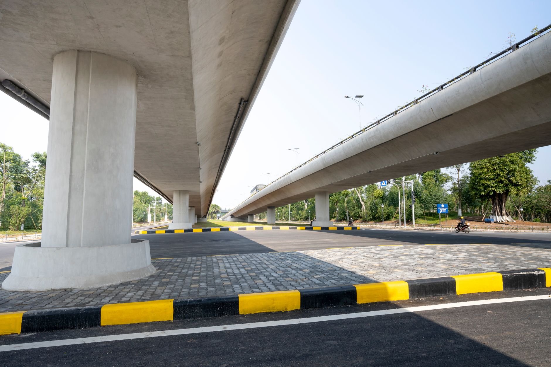 Lucrările pe cel mai lung viaduct de autostradă din România au intrat în etapa de asfaltare