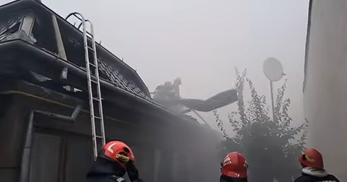 Incendiu de proporții în Brăila: Trei locuințe au fost afectate de flăcări