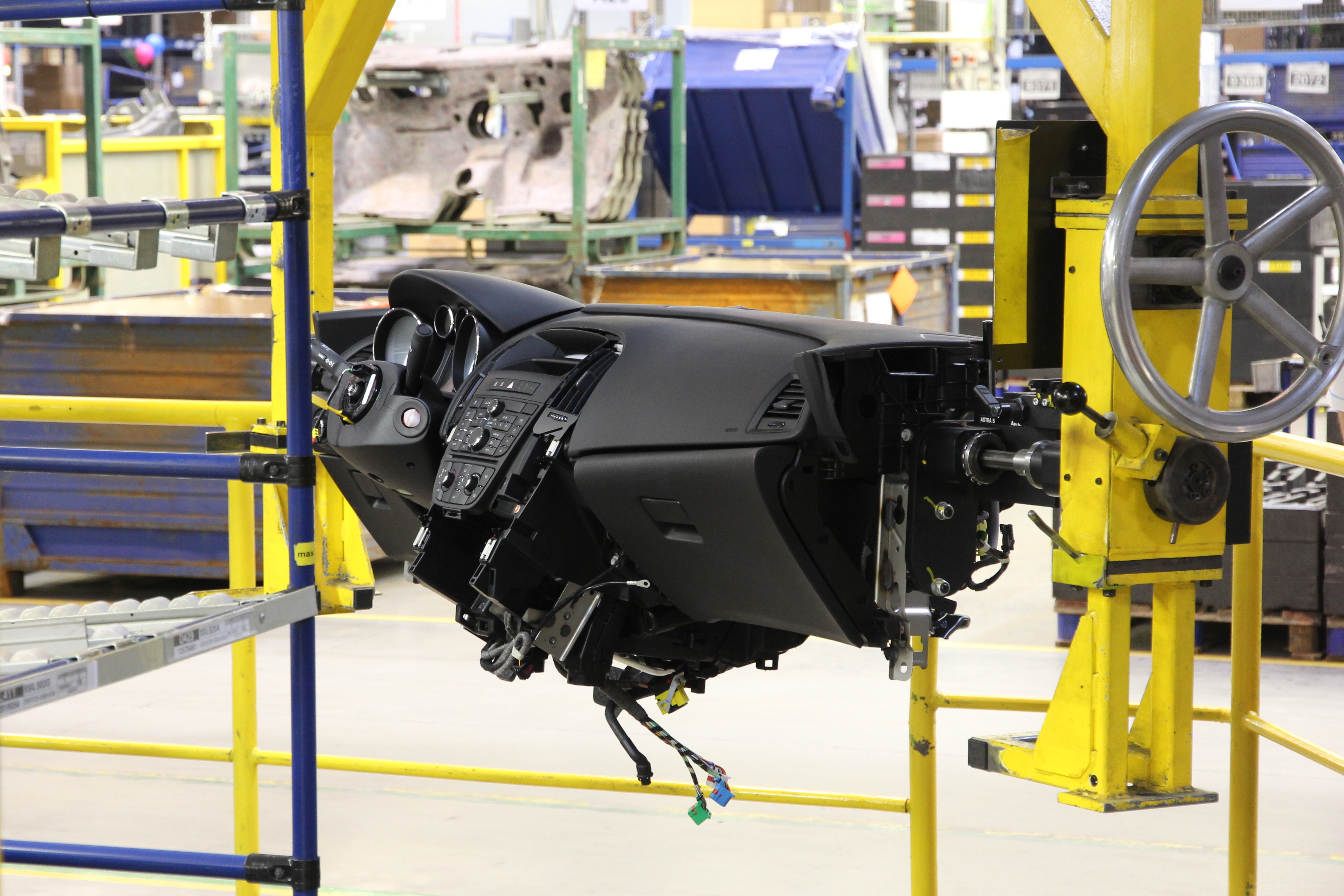 Industria auto din România sub presiune: Scade producția Dacia și Ford
