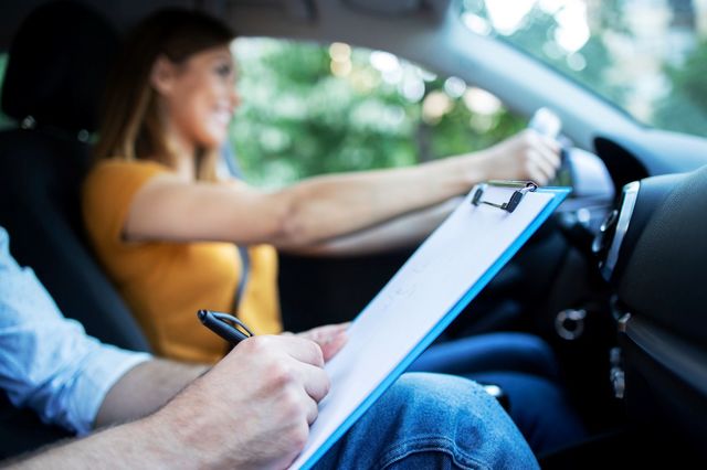 Tentativă de fraudă la examenul auto în Argeș: un candidat a fost prins cu un dispozitiv audio-video