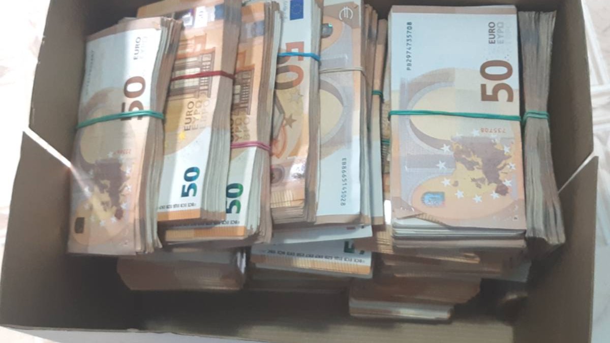 Două femei ucrainence au fost condamnate pentru contrabandă cu sute de mii de euro la vama Sculeni