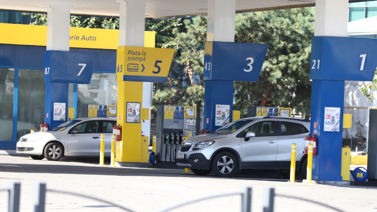 Prețurile la benzină și motorină rămân neschimbate în principalele orașe din România